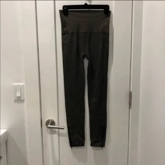 Spanx Side Zip Seamless Leggings - Picture 5 of 5